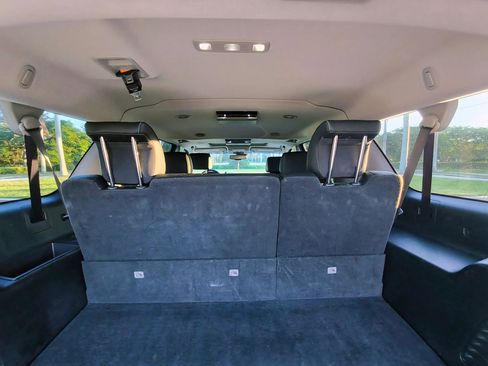 Used 2020 Chevrolet Suburban Premier image 56