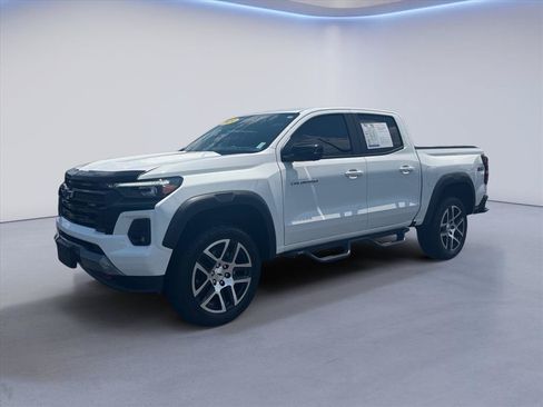Used 2024 Chevrolet Colorado Z71 w/ Z71 Convenience Package 2 AWD/4WD image 7