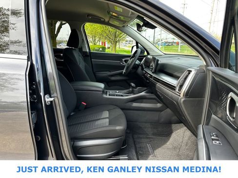 Used 2025 Kia Sorento LX image 23