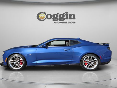 Used 2021 Chevrolet Camaro SS RWD image 2