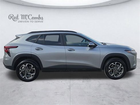 Used 2024 Chevrolet Trax LT w/ Driver Confidence Package FWD image 8