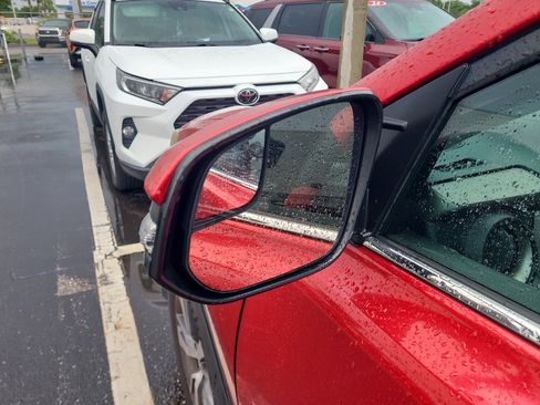 Used 2017 Toyota RAV4 XLE FWD image 10