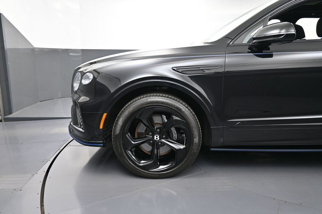 Certified 2025 Bentley Bentayga AWD/4WD image 12