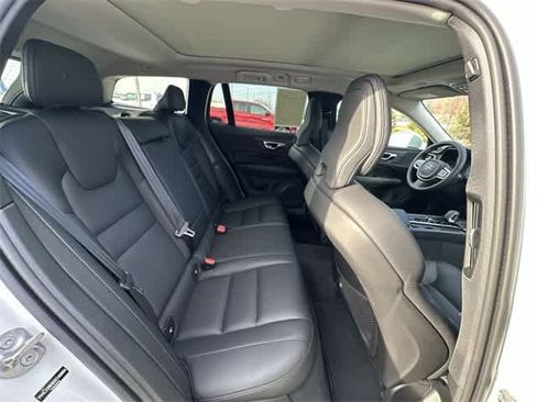 Used 2025 Volvo V60 B5 Cross Country Plus image 24