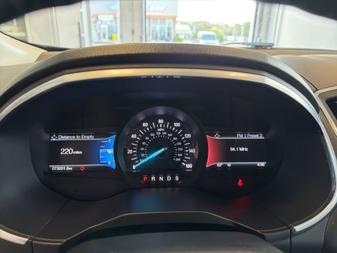 Used 2018 Ford Edge Titanium w/ Equipment Group 301A FWD image 20
