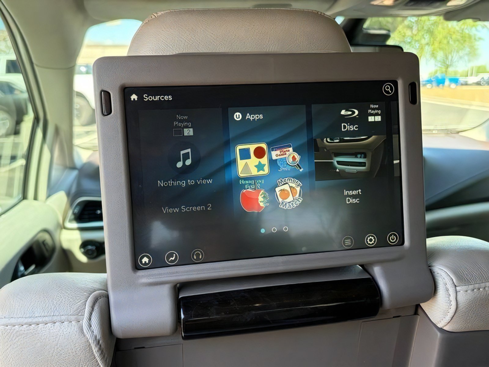 Used 2021 Chrysler Pacifica Touring-L w/ Uconnect Theater Family Group FWD image 17