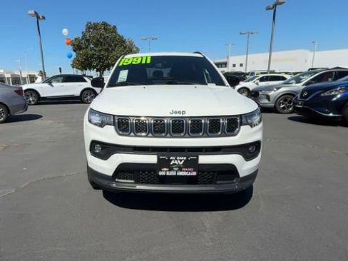 Used 2023 Jeep Compass Latitude AWD/4WD image 3