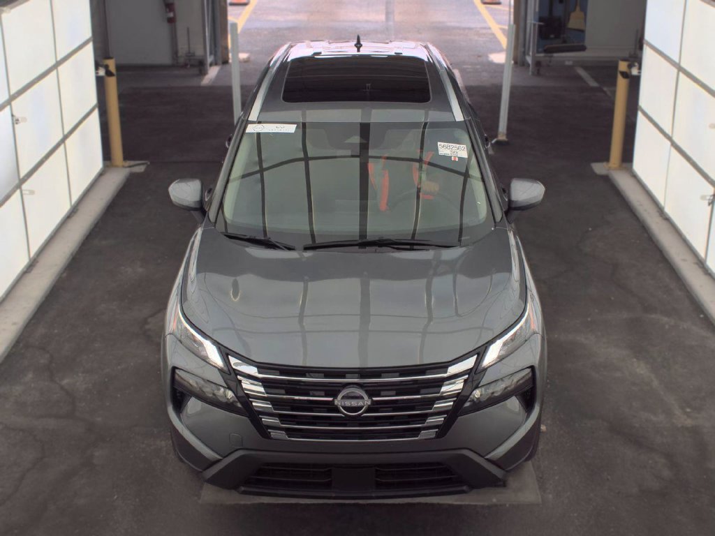 Used 2025 Nissan Rogue SV w/ SV Premium Package FWD image 6