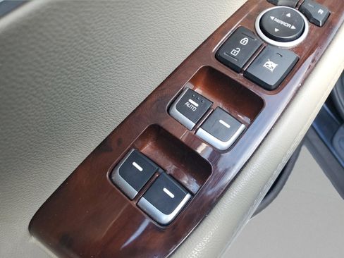 Used 2018 Kia Sorento LX image 19