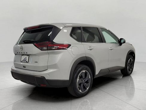 Used 2025 Nissan Rogue SV image 18