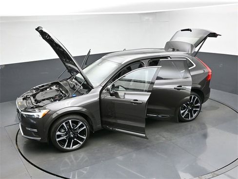 Used 2023 Volvo XC60 B5 Ultimate w/ Protection Package Premier image 52