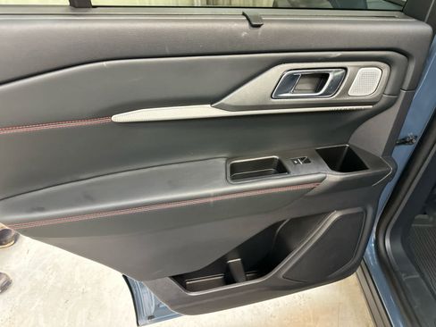 Used 2025 Ford Explorer ST AWD/4WD image 30