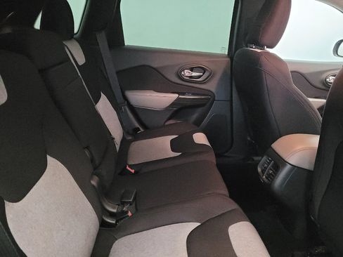 Used 2014 Jeep Cherokee Sport w/ Cold Weather Group AWD/4WD image 19