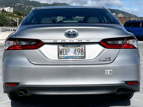 Used 2021 Toyota Camry LE FWD image 5