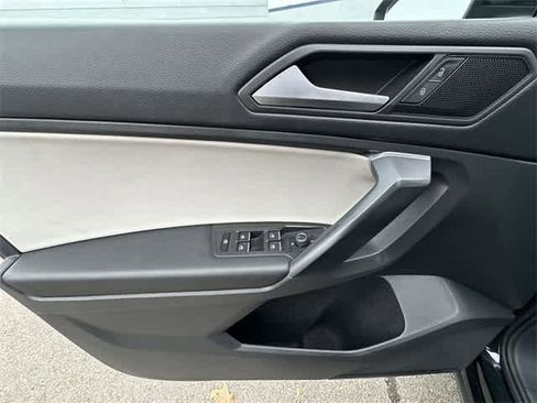 Used 2021 Volkswagen Tiguan SE R-Line image 18