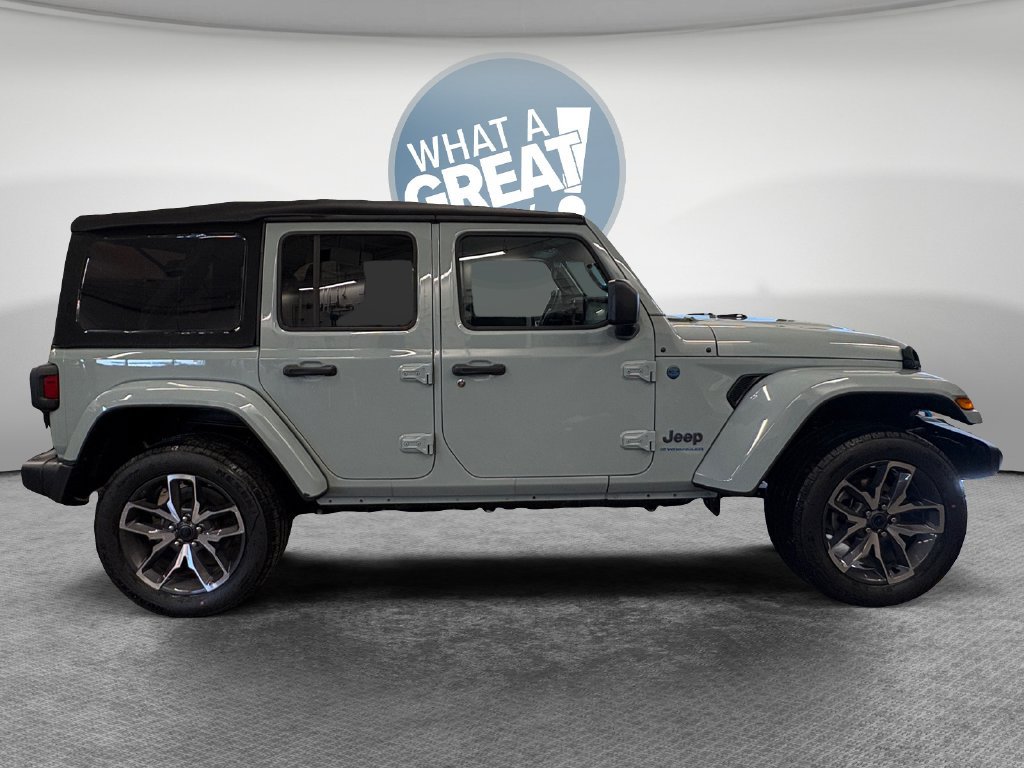 Used 2024 Jeep Wrangler Unlimited AWD/4WD image 2