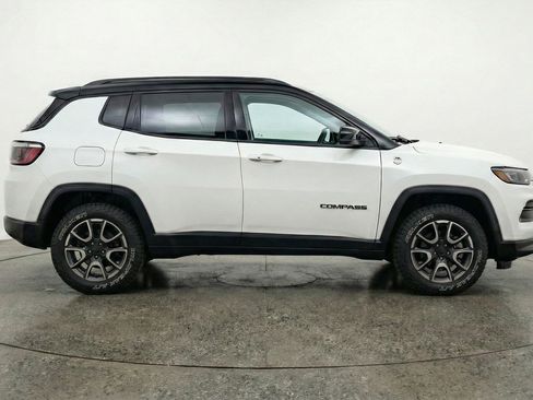 Used 2025 Jeep Compass Trailhawk image 11