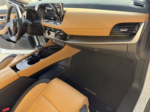 Used 2023 Nissan Rogue Platinum w/ Platinum Premium Package image 16