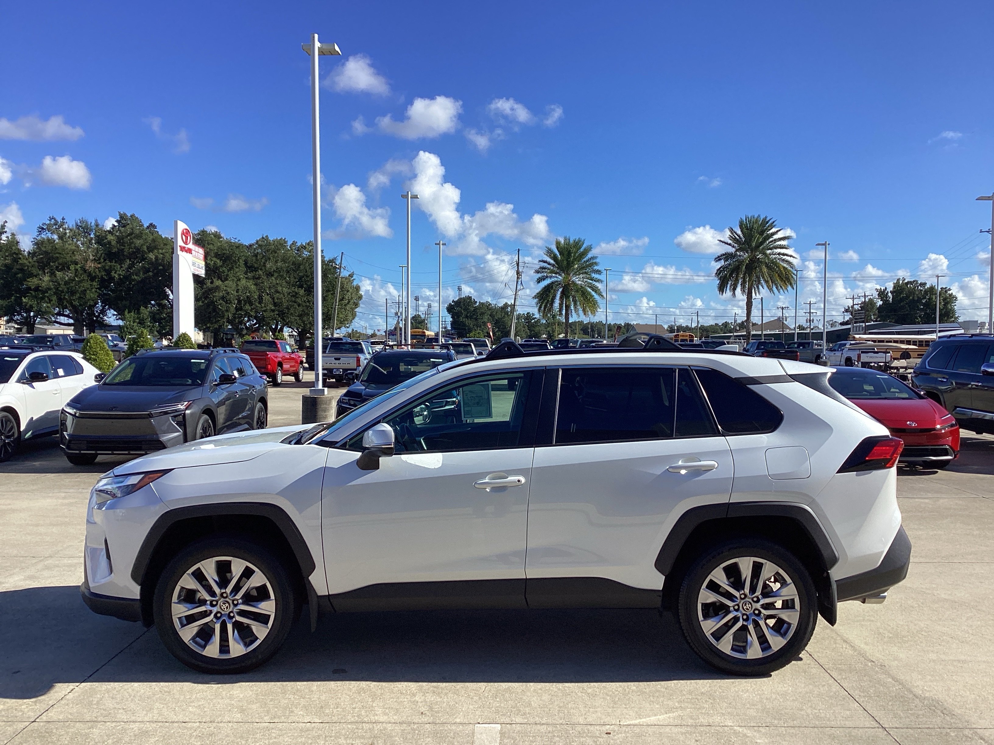 Used 2024 Toyota RAV4 XLE Premium FWD image 4