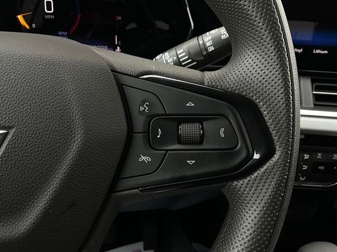 Used 2025 Chevrolet Trax LT image 33