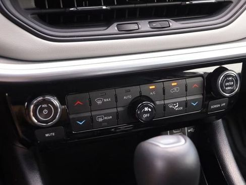 Used 2025 Jeep Compass Limited AWD/4WD image 16