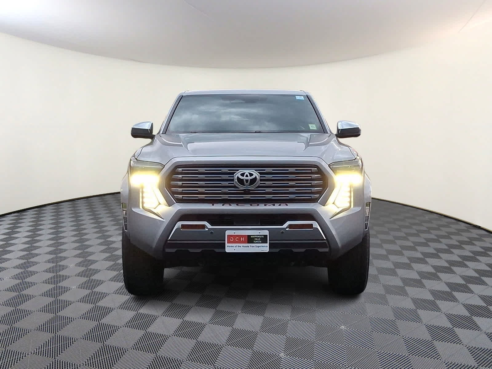 Used 2024 Toyota Tacoma Limited w/ Limited Package (LT) AWD/4WD image 3