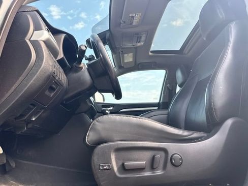 Used 2018 Toyota Highlander XLE AWD/4WD image 14