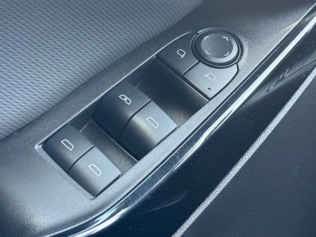 Used 2025 Chevrolet Equinox LT w/ Safety and Technology Package FWD image 22