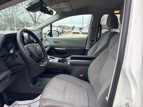 Used 2024 Toyota Sienna LE image 12