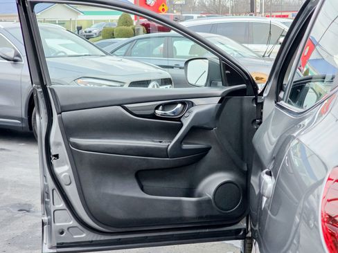 Used 2022 Nissan Rogue Sport SV image 29