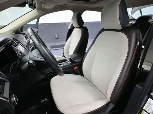 Used 2020 Ford Fusion SE w/ Equipment Group 151A image 24