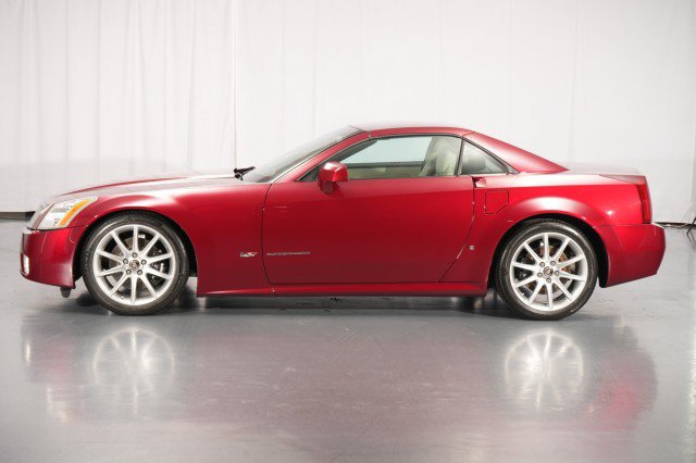 Used 2006 Cadillac XLR V RWD image 2