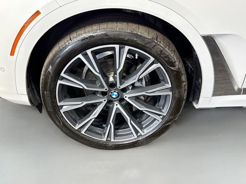 Used 2020 BMW X7 xDrive40i w/ Premium Package AWD/4WD image 38