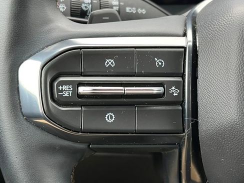 Used 2024 GMC Acadia AT4 w/ Luxury Package image 24