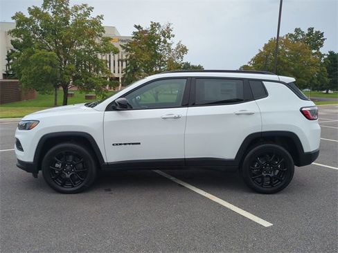 New 2026 Jeep Compass Latitude image 7
