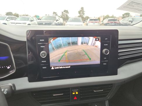 Certified 2025 Volkswagen Jetta SE image 18