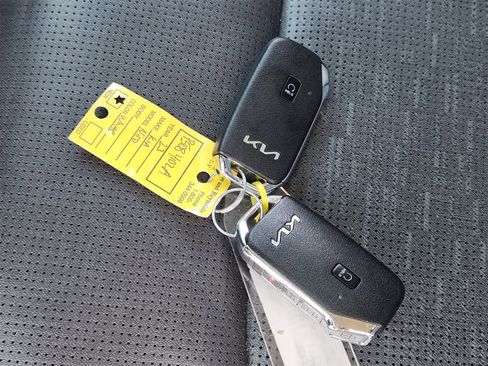 Used 2023 Kia Niro SX Touring image 33