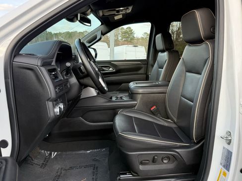 Used 2024 GMC Yukon SLT image 12