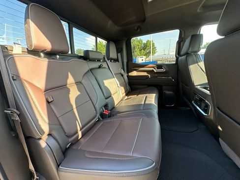 Used 2024 GMC Sierra 1500 Denali w/ Technology Package AWD/4WD image 16