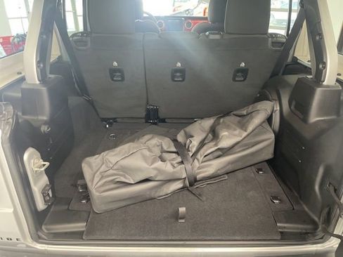 Used 2023 Jeep Wrangler Unlimited Rubicon image 10