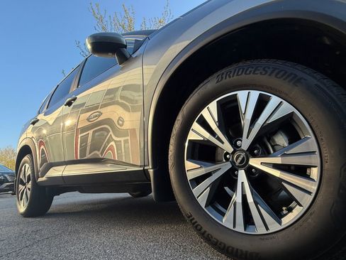 Used 2023 Nissan Rogue SV AWD/4WD image 9