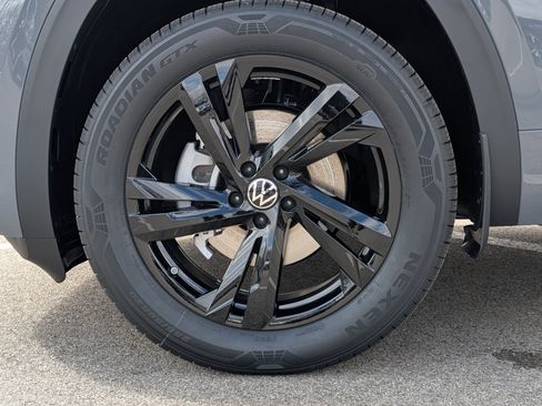 New 2026 Volkswagen Atlas Cross Sport SEL R-Line AWD/4WD image 4
