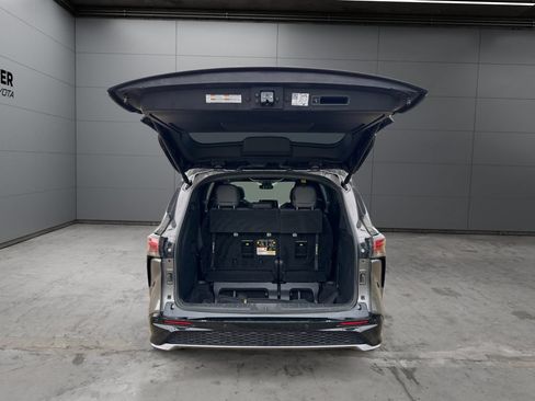 Certified 2022 Toyota Sienna XSE w/ XSE Plus Package AWD/4WD image 19