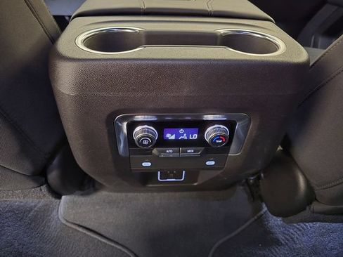 Used 2021 GMC Yukon XL SLE AWD/4WD image 29