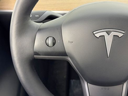 Used 2021 Tesla Model Y Long Range image 19