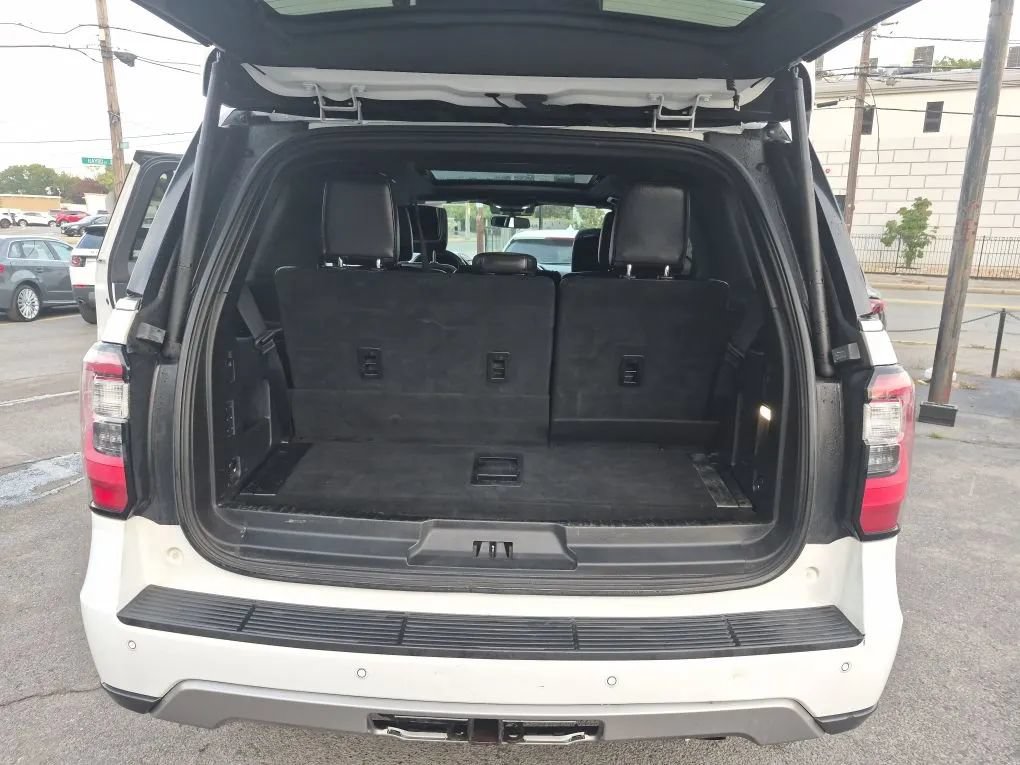 Used 2018 Ford Expedition Limited w/ Equipment Group 301A AWD/4WD image 12