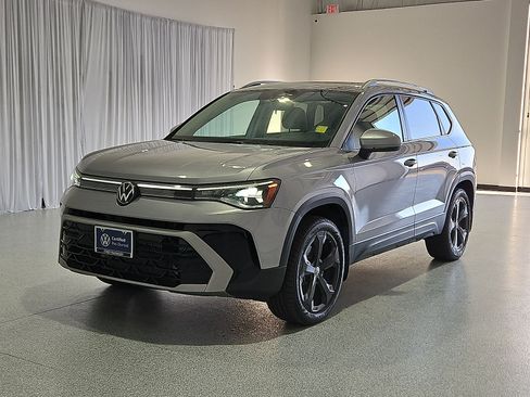 Certified 2025 Volkswagen Taos SEL w/ Black Wheel Plus Package AWD/4WD image 4