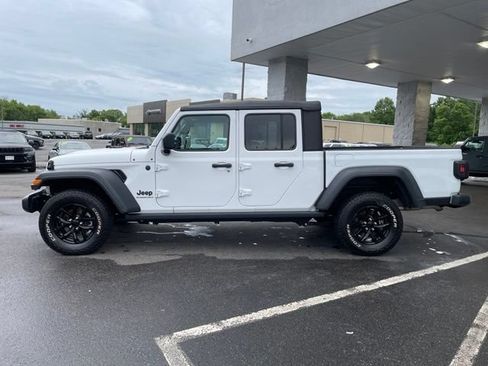 Used 2023 Jeep Gladiator Sport AWD/4WD image 8