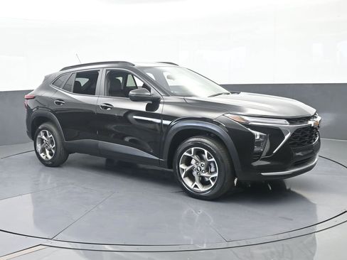 Used 2025 Chevrolet Trax LT w/ Driver Confidence Package FWD image 8
