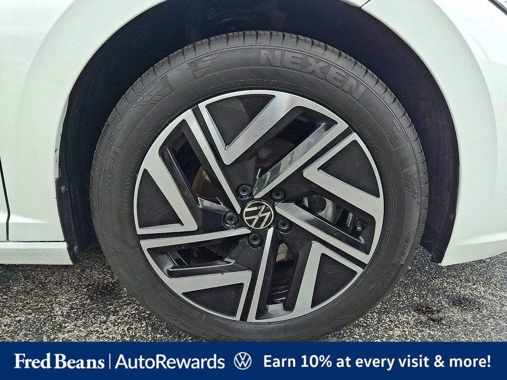 Certified 2024 Volkswagen Jetta SEL FWD image 11